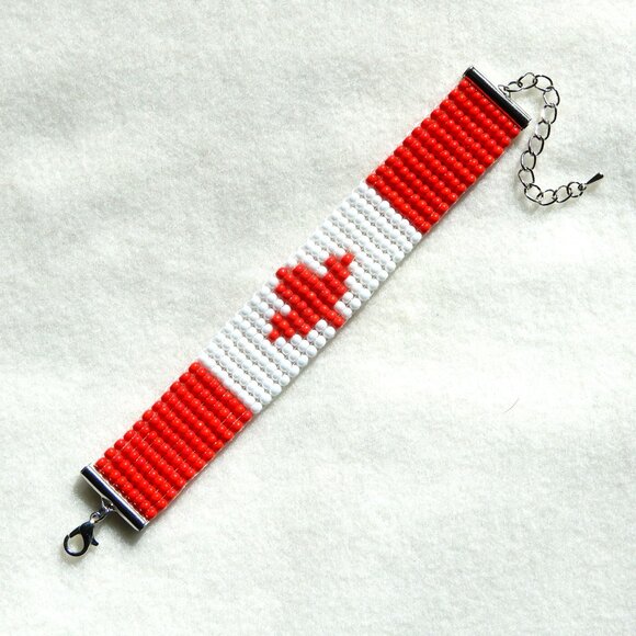Canada Canadian flag bead bracelet, handmade, adjustable length, maple leaf - Picture 6 of 6
